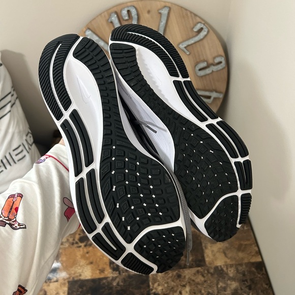 Nike Shoes - Picture 2 of 4